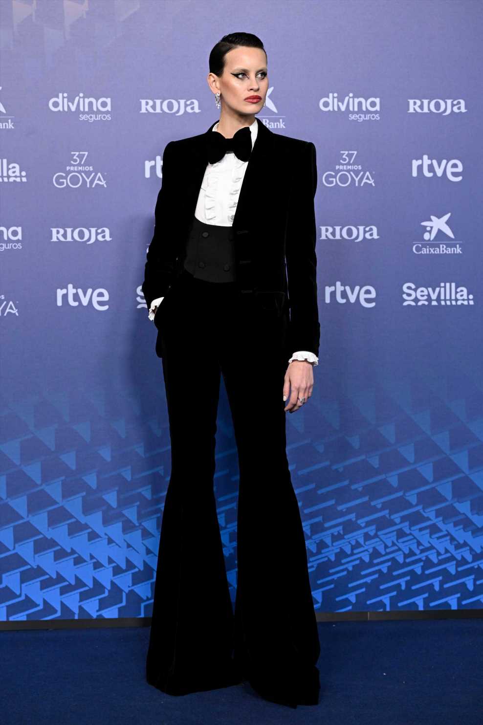Premios Goya 2023: Milena Smit y los pantalones campana más increíbles