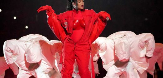 Rihanna anuncia su embarazo en el descanso de la Super Bowl