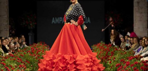 Alba Carrillo luce de flamenca en honor a Lola Flores en las pasarelas de Jerez