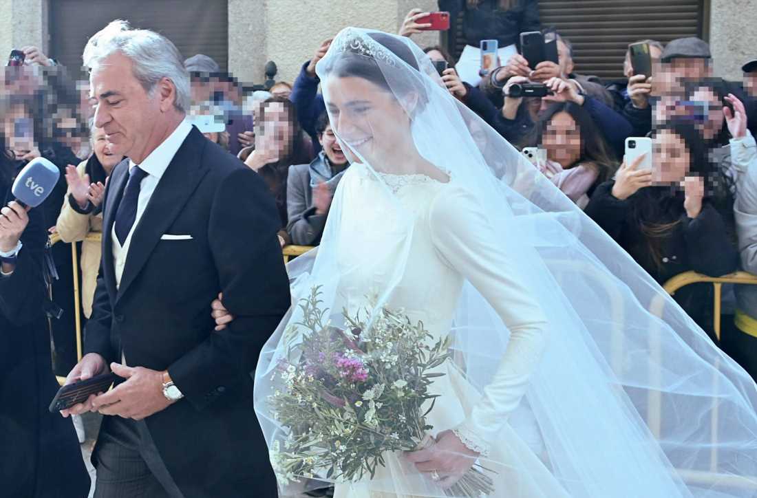 Carlos Sainz, orgulloso padrino en la boda de su hija Ana