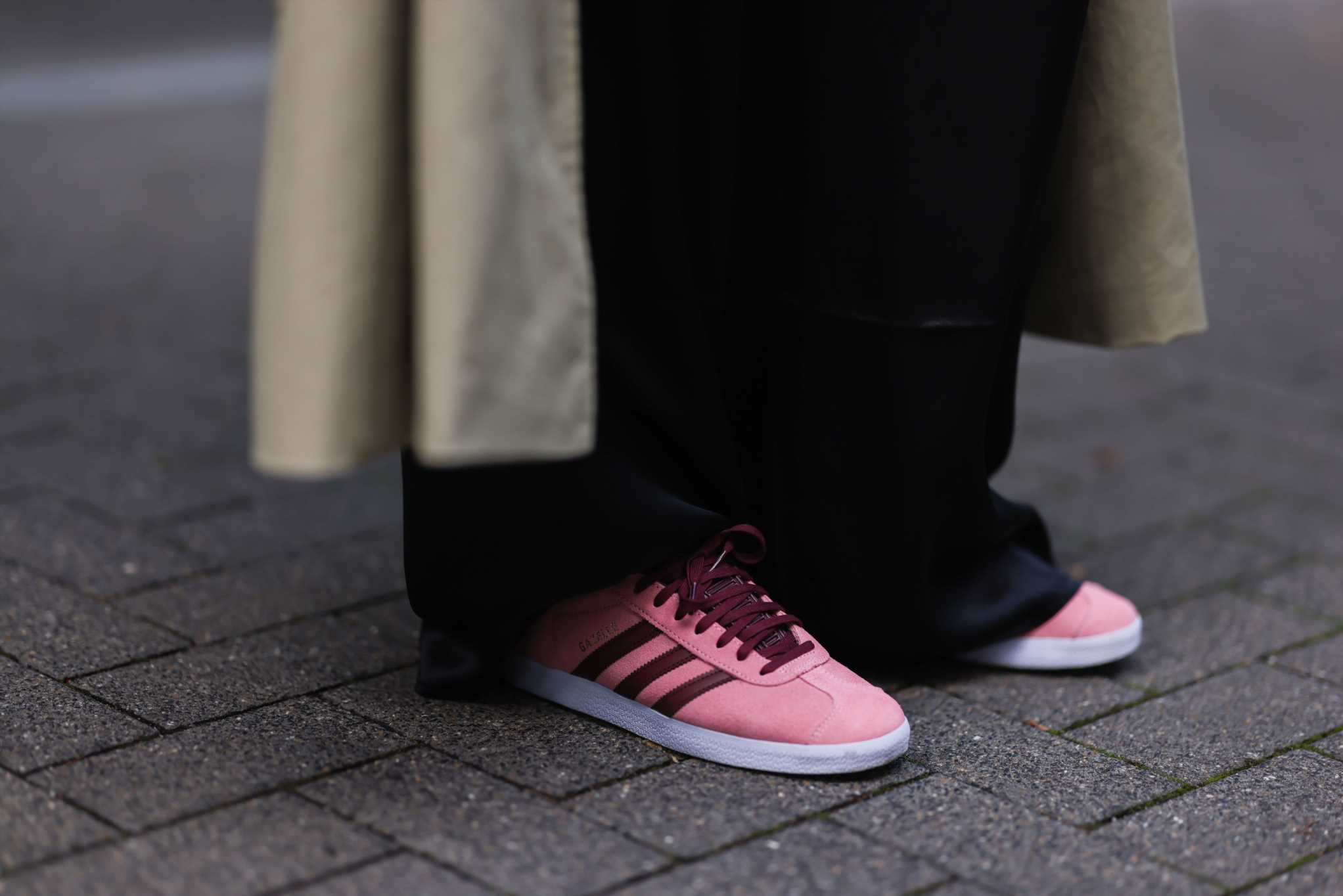 ¿Son las deportivas rosas las nuevas zapatillas bla