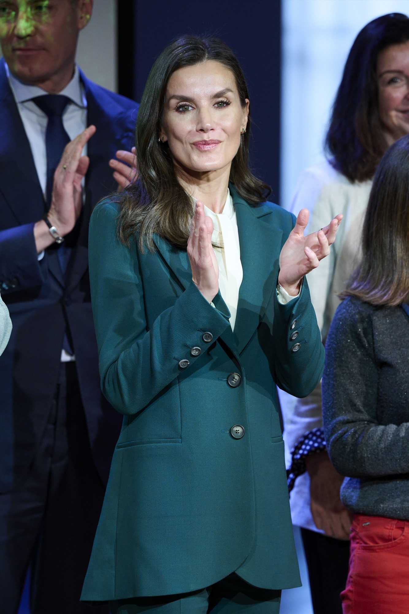 Cómo llevan las royals el traje de chaqueta verde de moda