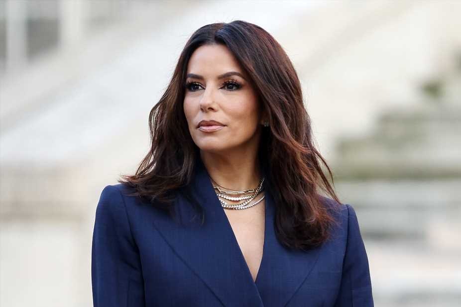 El look de Eva Longoria para presumir de piernas en París