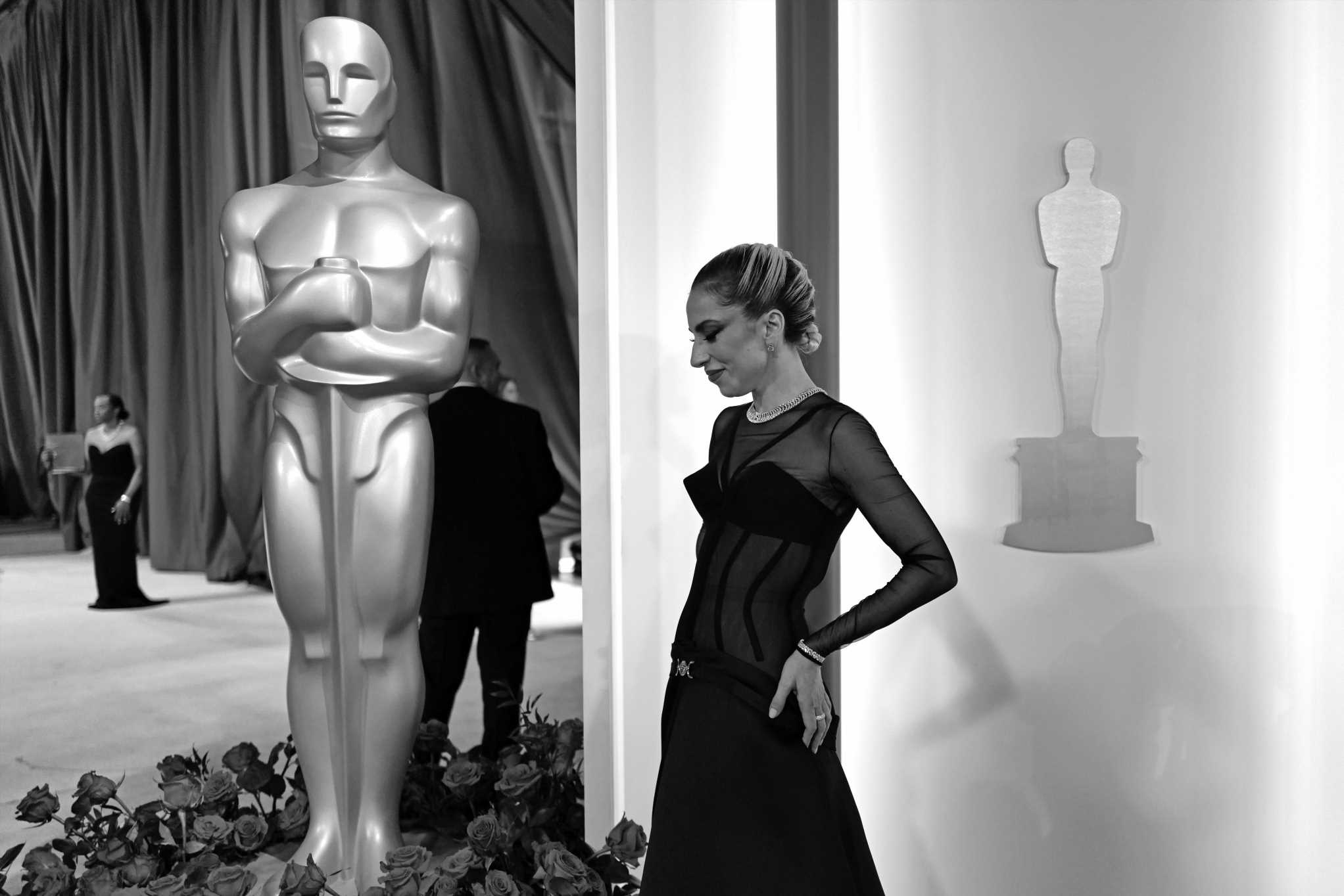 El vestido de Oscar de Lady Gaga se lanzó 2 días antes con Gigi Hadid