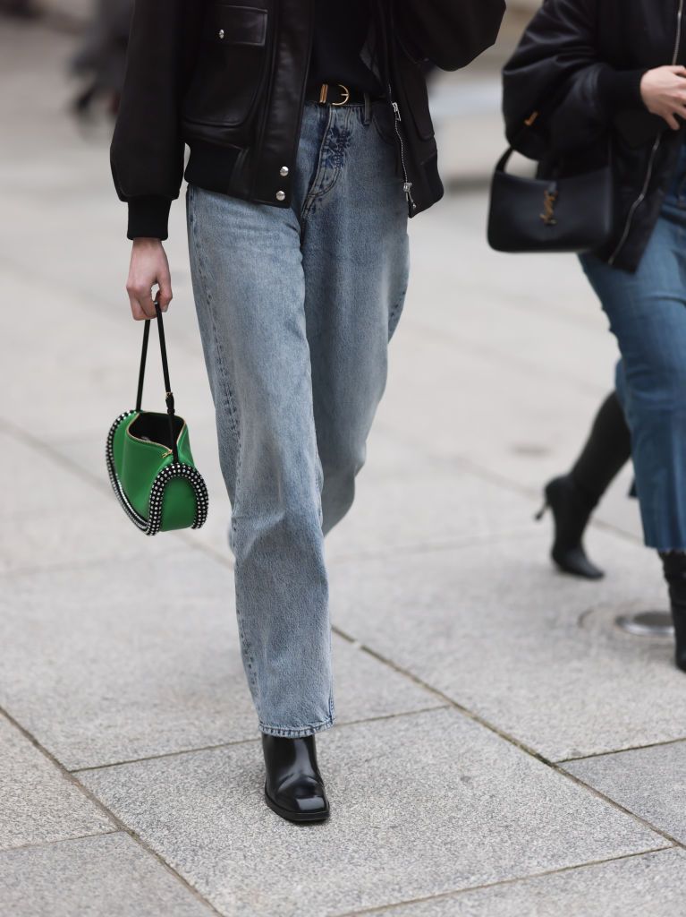 Jeans anchos de mujer para la primavera 2023