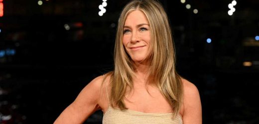 Jennifer Aniston y la curiosa forma de secarse las uñas