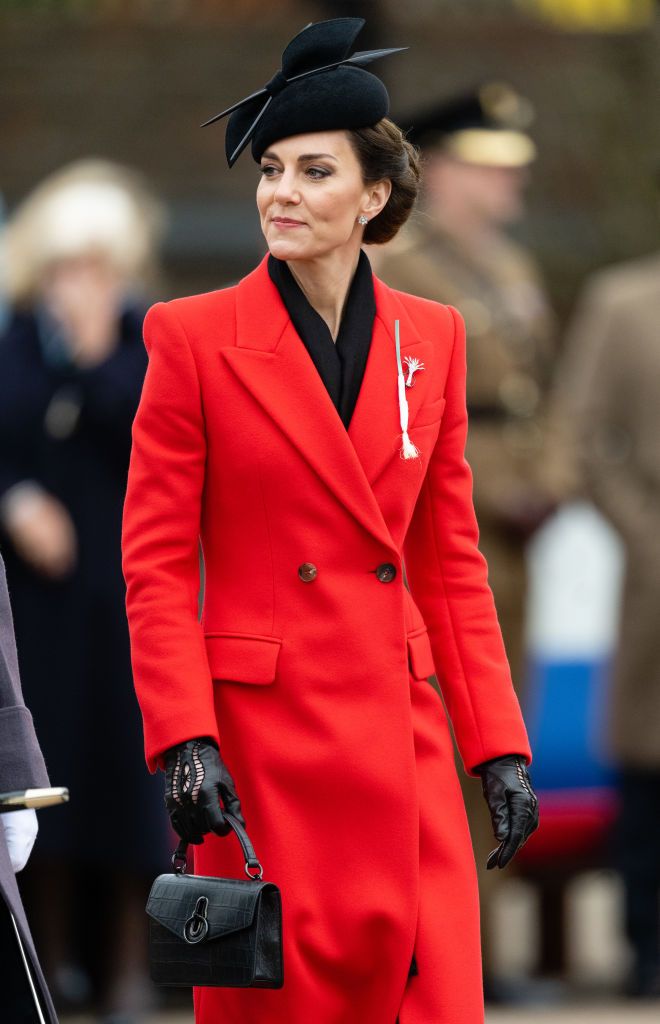 Kate Middleton recupera los guantes troquelados de 2006