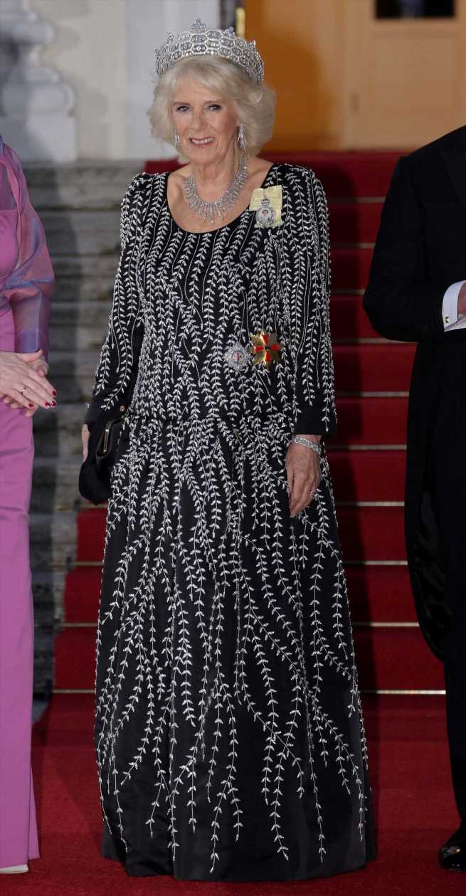 La reina Camilla luce sus mejores joyas en Alemania