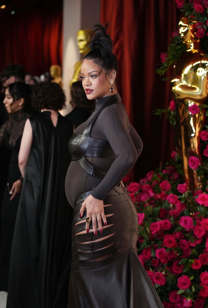 Rihanna luce embarazo en los Premios Oscar 2023