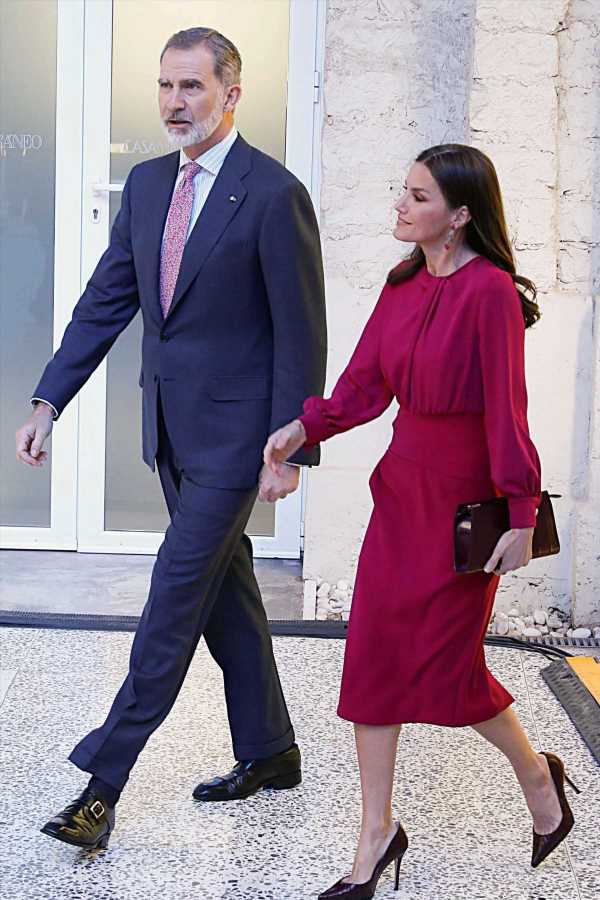 Letizia estrena el vestido que no puede faltar en tu armario esta temporada