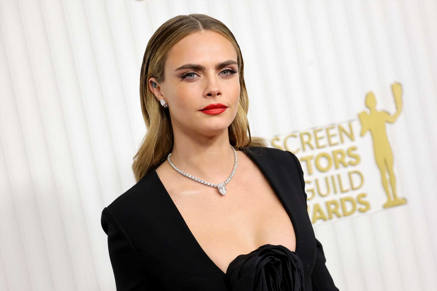 Cara Delevingne vuelve al 'bob', el peinado del verano