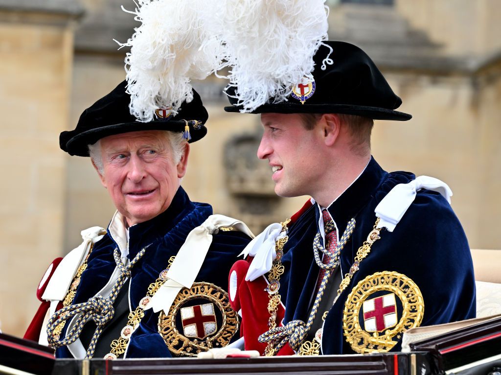 Carlos III y el príncipe William honran a Isabel II