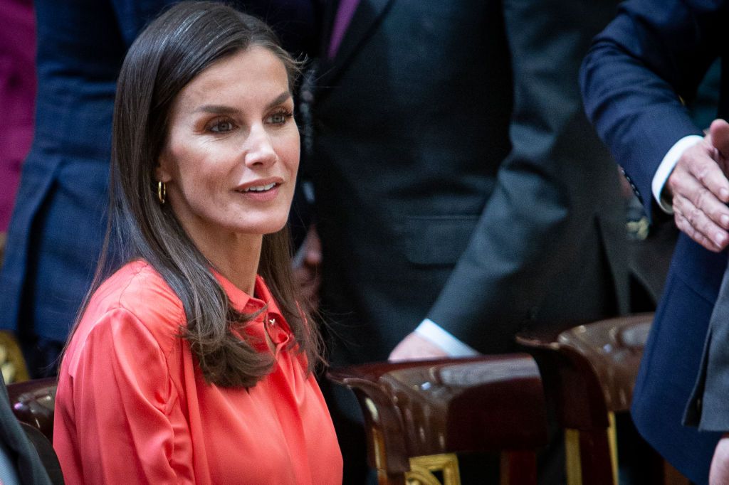 Doña Letizia estrena 'total look' rosa, el color de la primavera