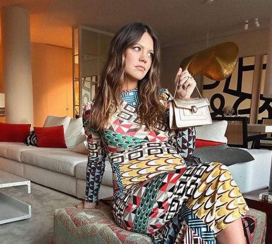 Isabelle Junot embarazada con vestido The IQ Collection