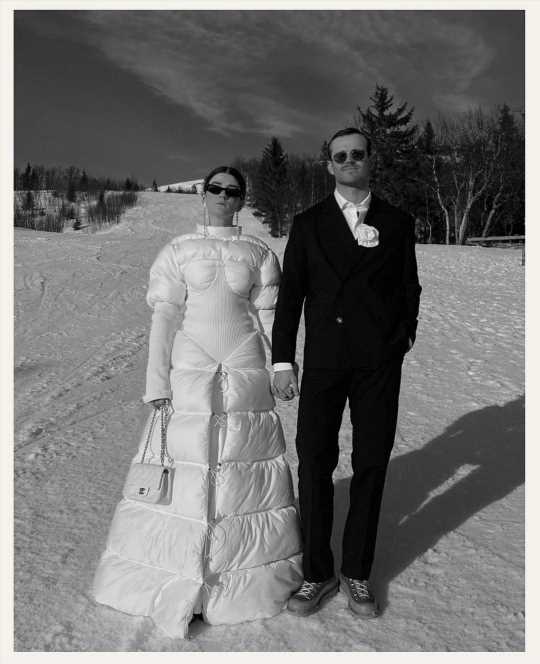 La novia nórdica con el vestido acolchado de nieve más original