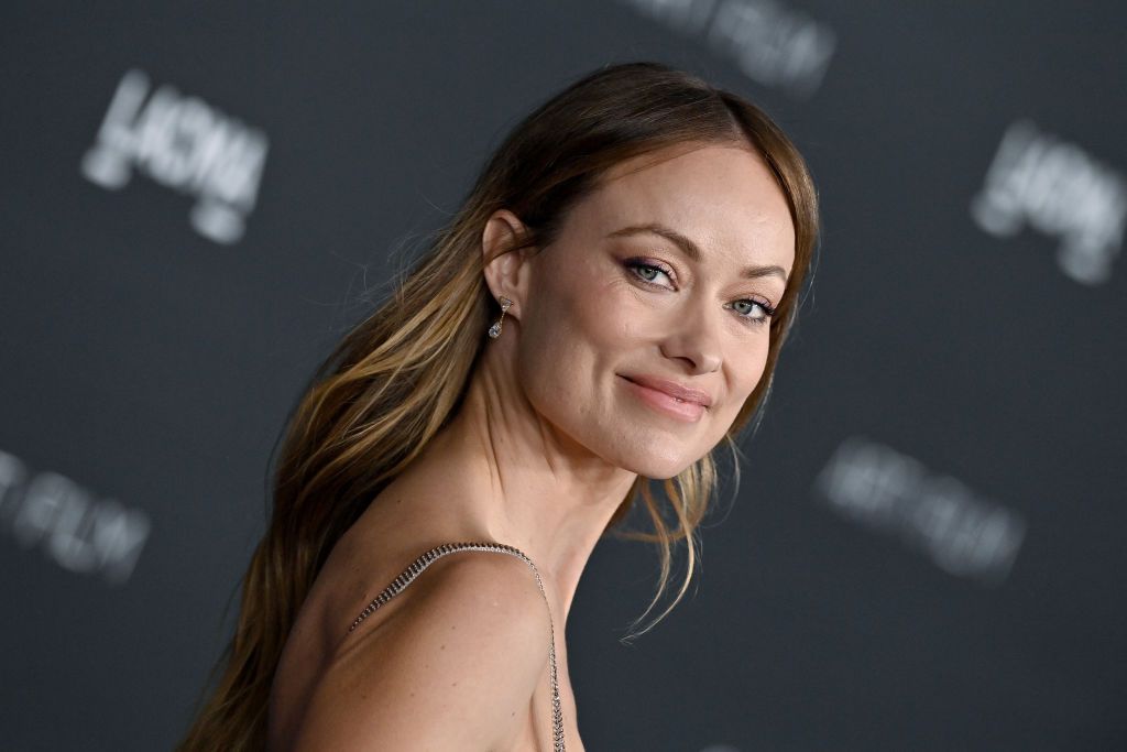 Olivia Wilde y el vestido que podría ser de Miércoles Addams