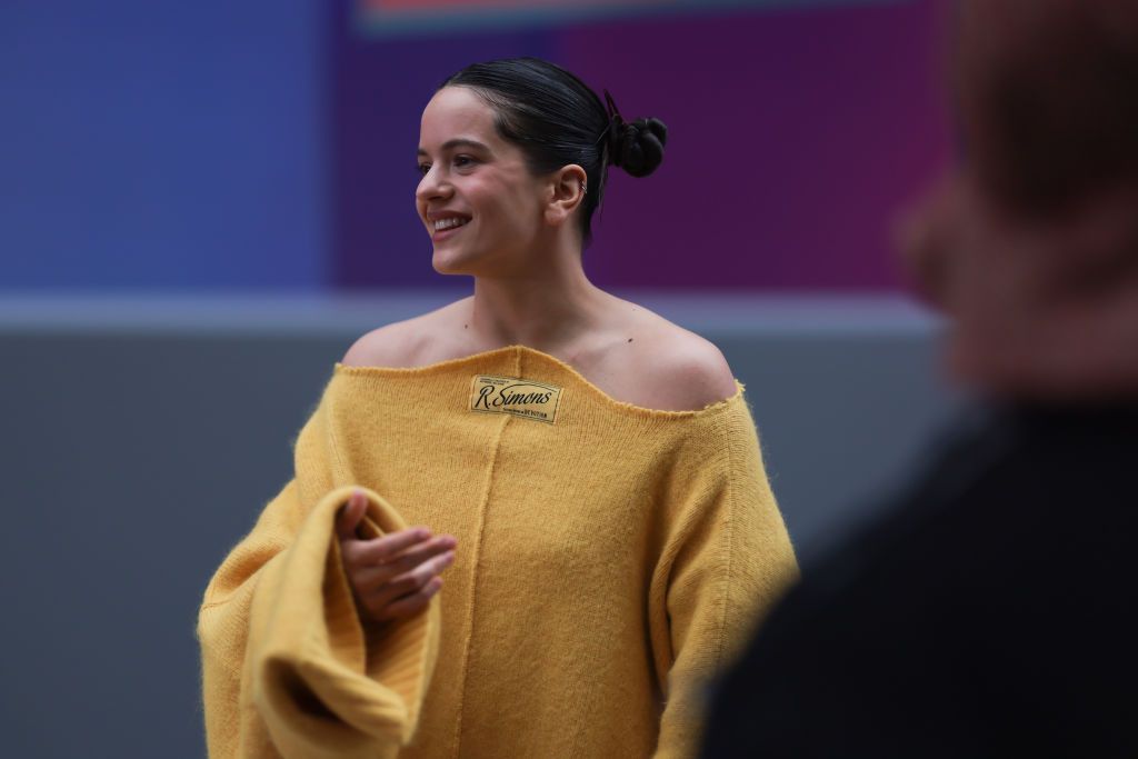 Rosalía tiene el peinado fácil para combatir un 'bad hair day'