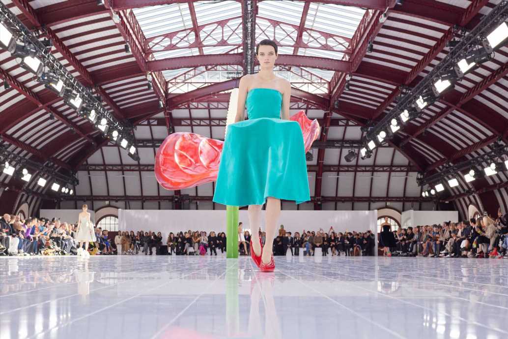 Vestido menina: la silueta más complicada y bonita de la primavera