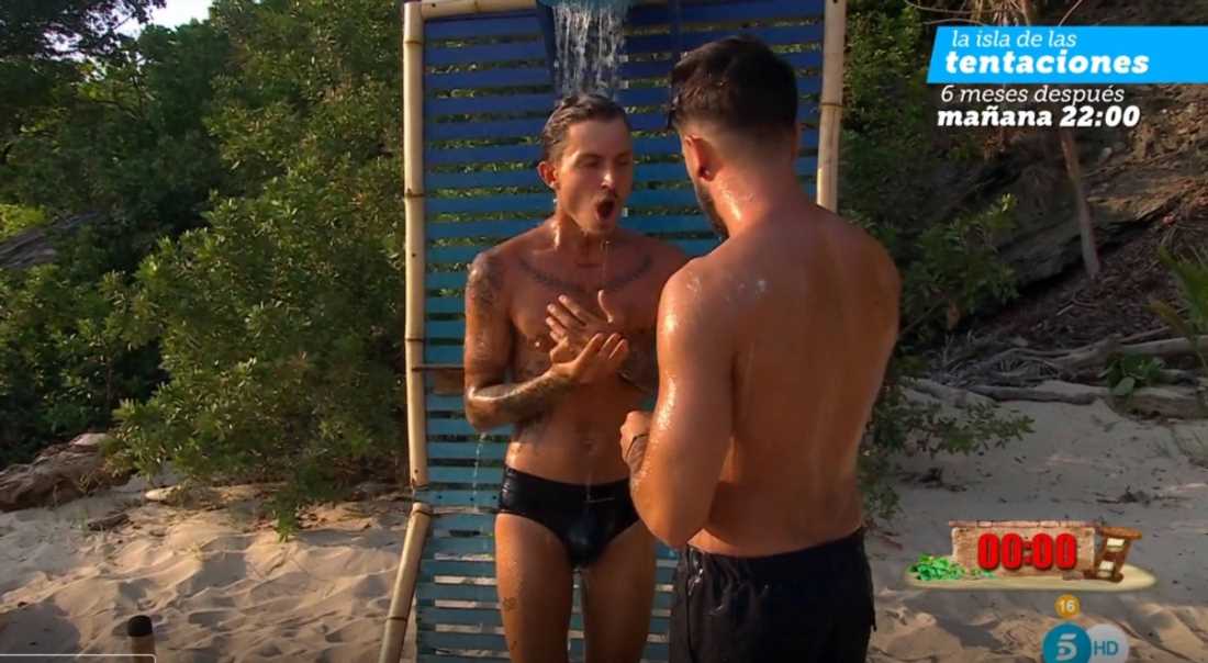 Jonan Wiergo disfruta de la visita de su novio bajo la ducha en Supervivientes