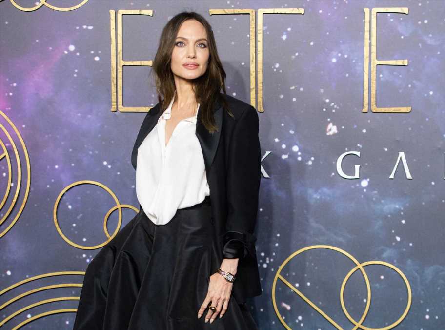 Angelina Jolie recuerda a su madre, que murió de cáncer de ovario
