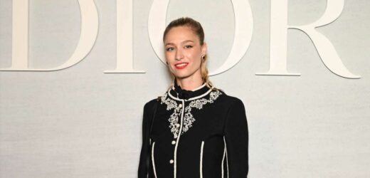 Beatrice Borromeo arrasa con un precioso vestido dorado de flecos