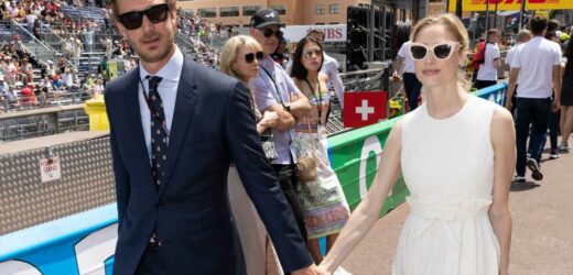 Beatrice Borromeo con zapatos de la firma española Flabelus