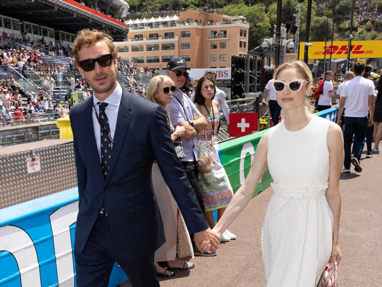 Beatrice Borromeo con zapatos de la firma española Flabelus