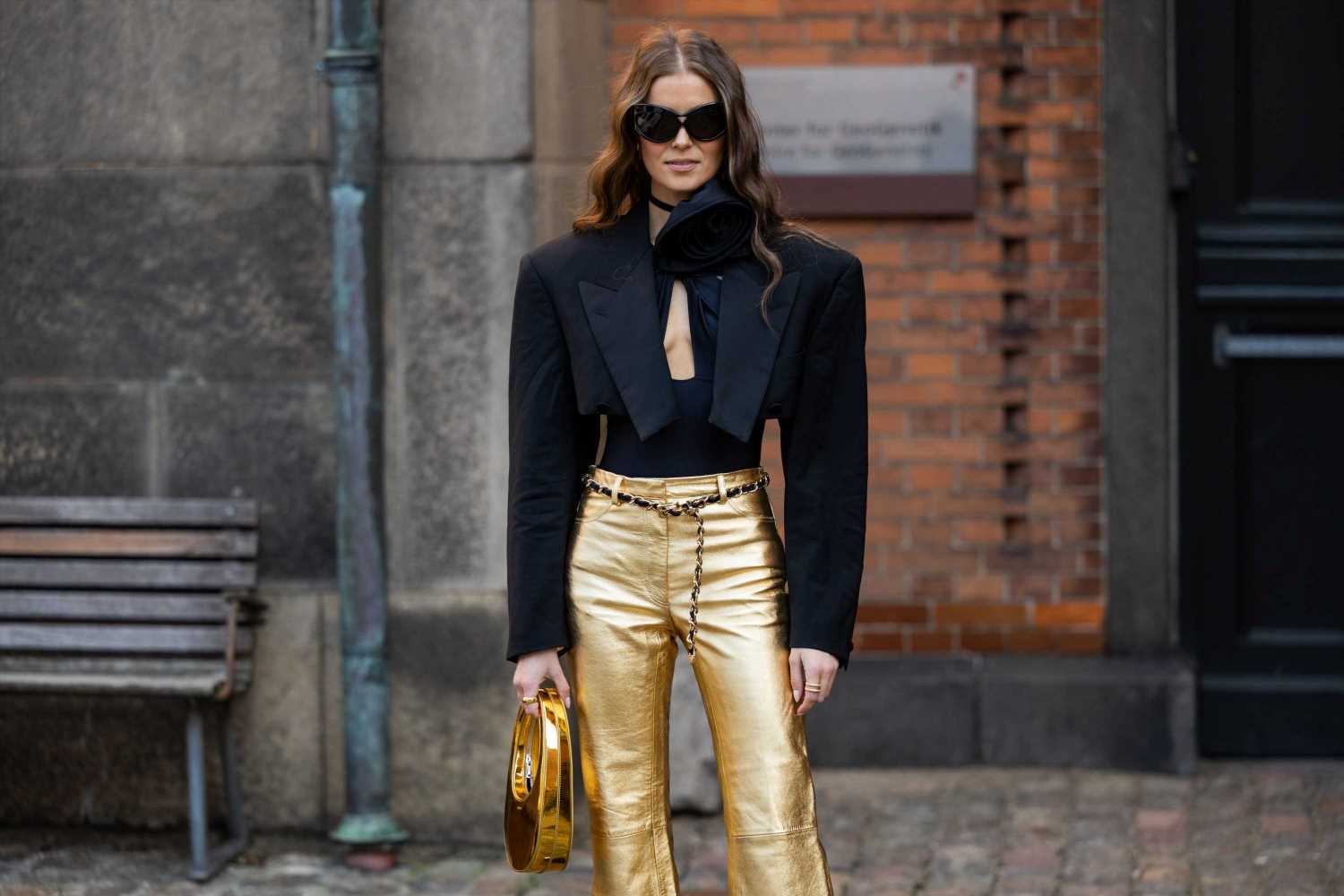 De Zara al 'street style': los pantalones dorados te harán ser la más guapa y estilosa