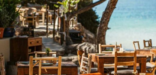 El chiringuito de Ibiza en el que comer bien con las mejores vistas: Cala Gracioneta