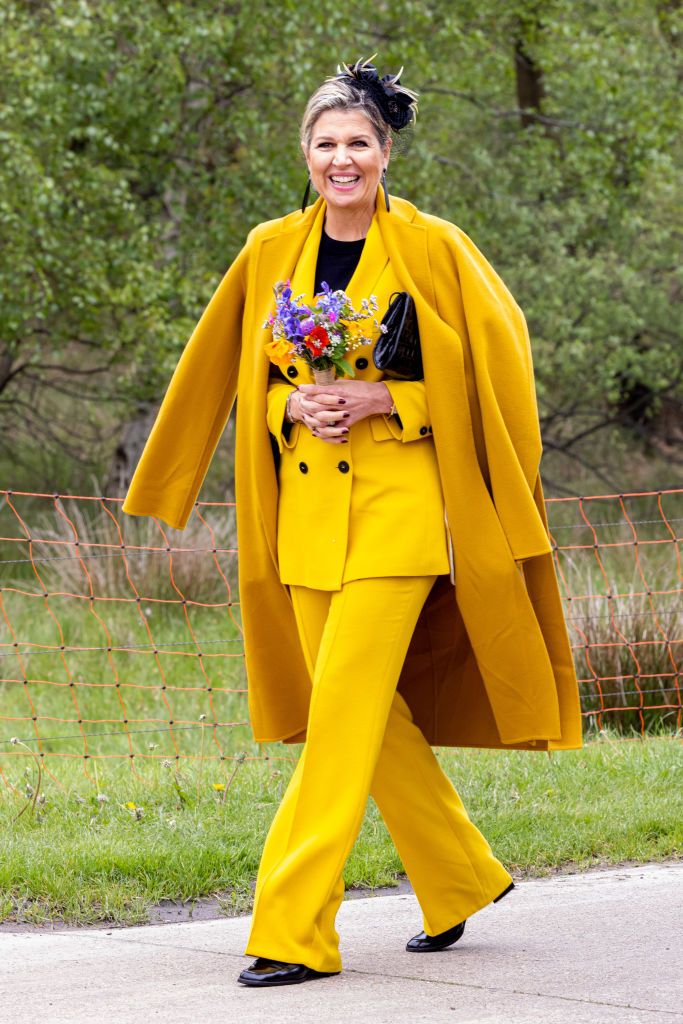 Máxima de Holanda recupera su traje amarillo de Zara
