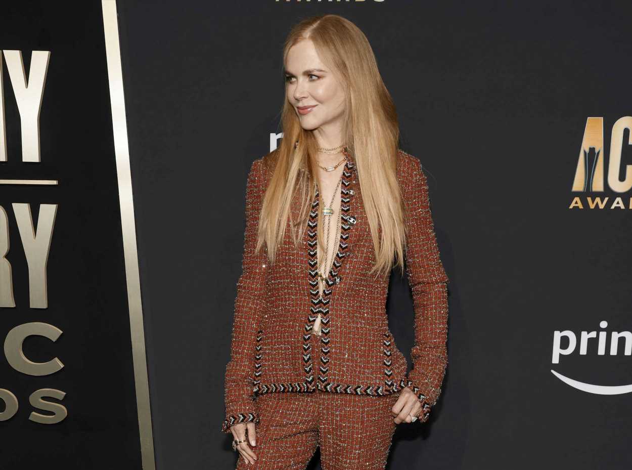 Nicole Kidman o cómo llevar una chaqueta de tweed de la forma más sugerente a los 55 años
