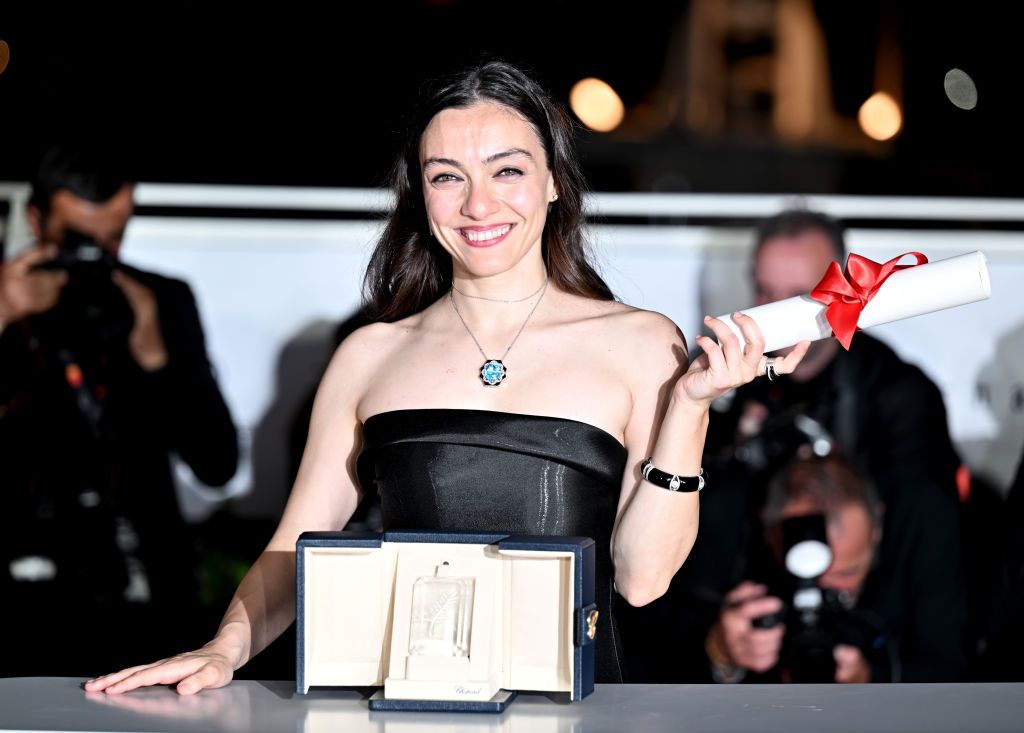 La turca Merve Dizdar, premio a Mejor actriz del Festival de Cannes