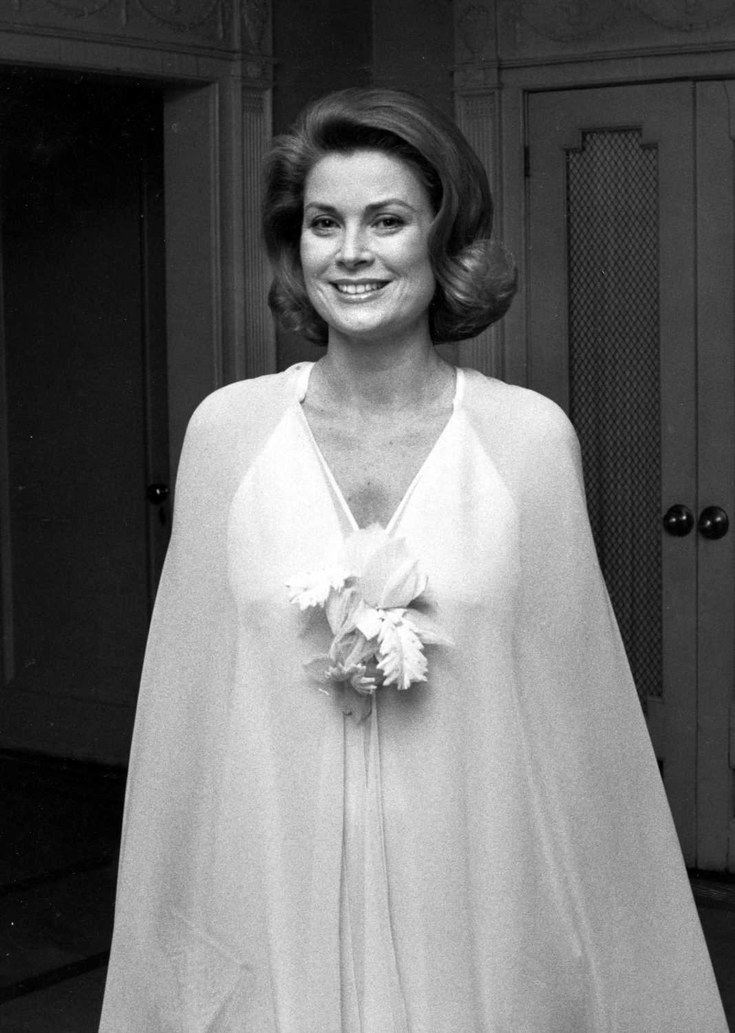 La capa y el vestido de 'novia' de Grace Kelly en 1974 están en Mango