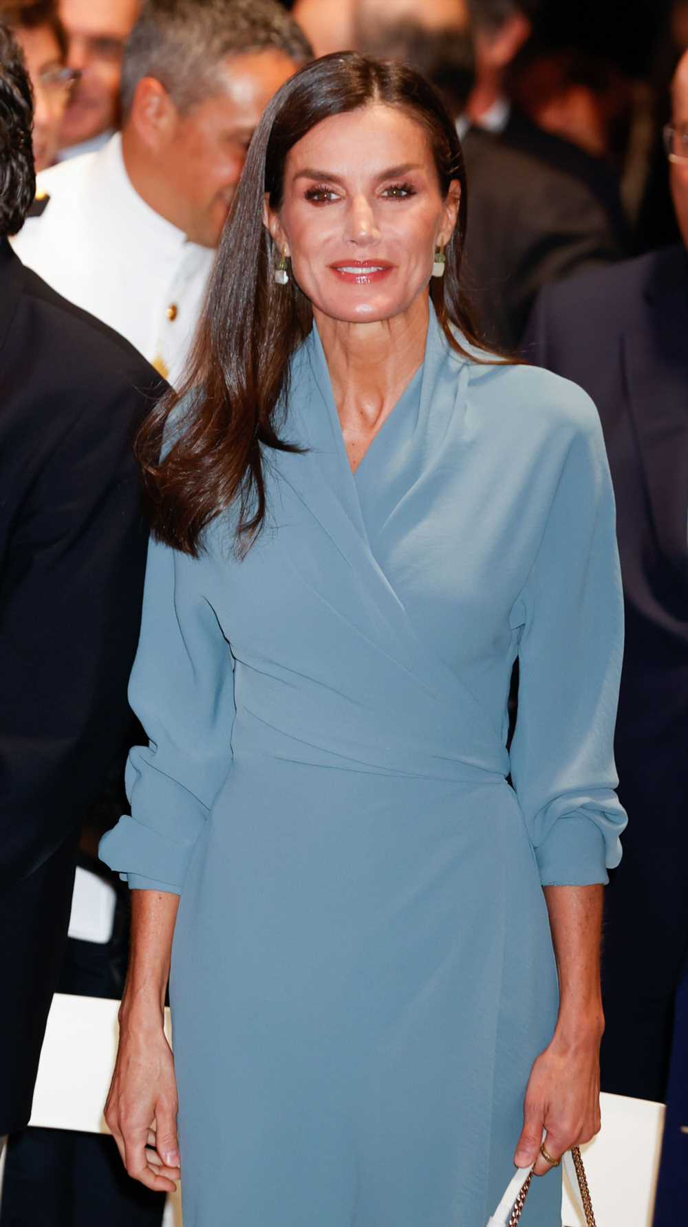 Letizia apuesta por el azul, uno de los colores favoritos de su hija Leonor